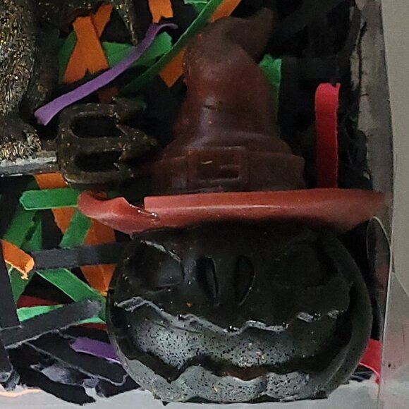 HALLOWEEN RESIN FIGURINES 5PC SET NEW CRIDDER'D PUMPKINS CAT GRIMM SKELLY REDS - Picture 3 of 3